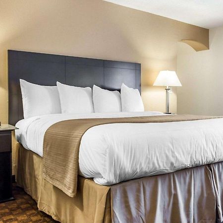 Quality Inn&Suites Coliseum Greensboro Extérieur photo