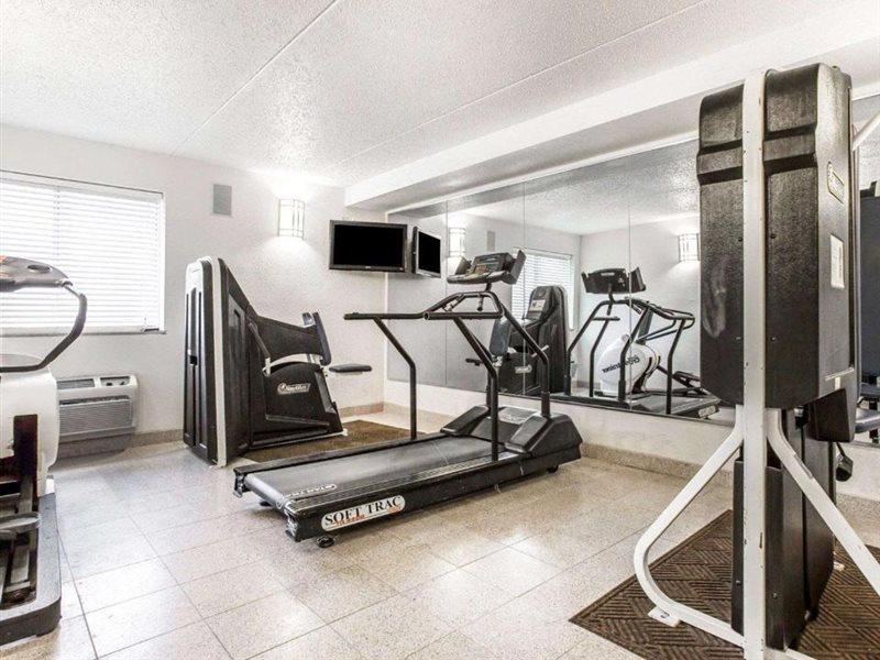 Quality Inn&Suites Coliseum Greensboro Extérieur photo