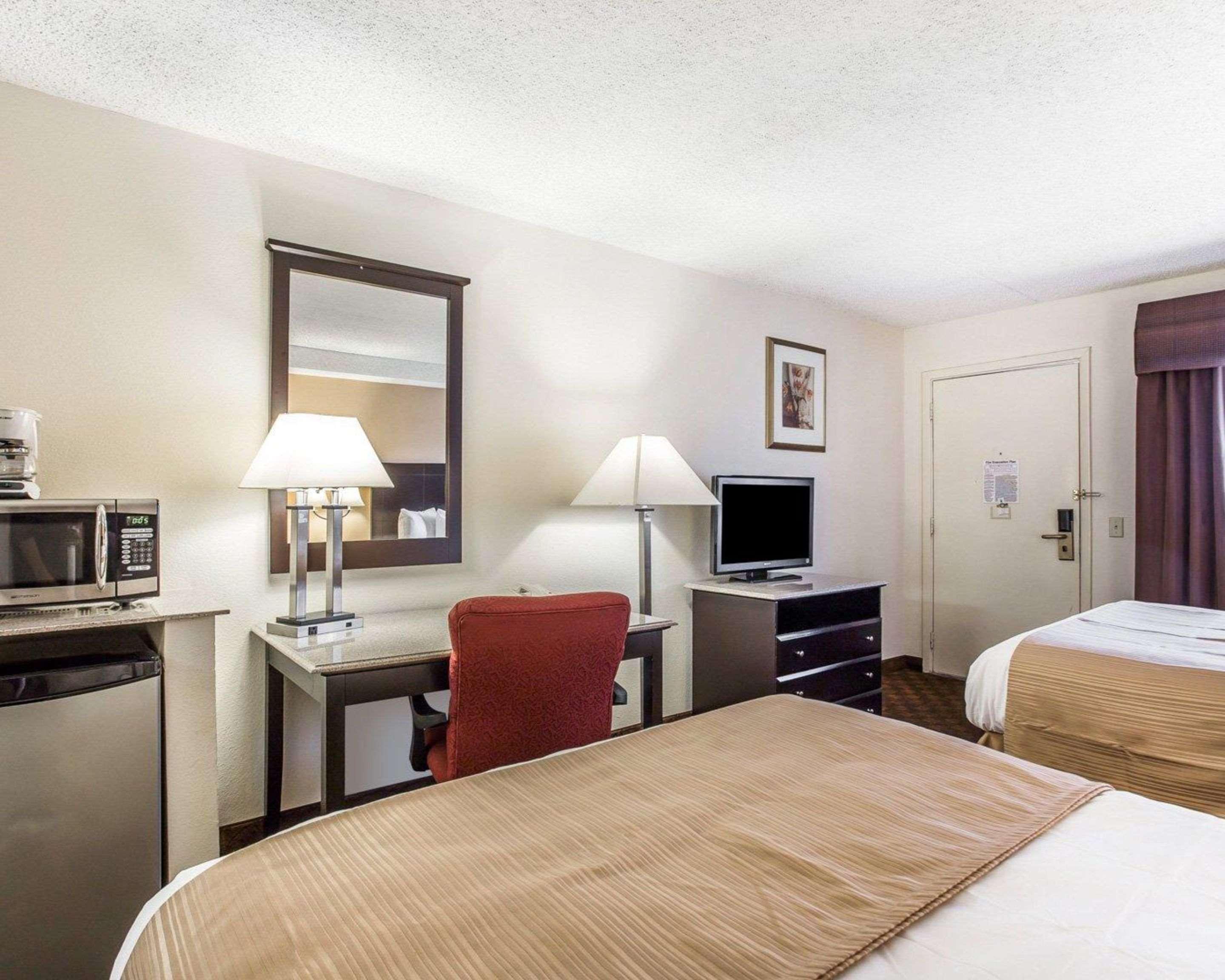 Quality Inn&Suites Coliseum Greensboro Extérieur photo
