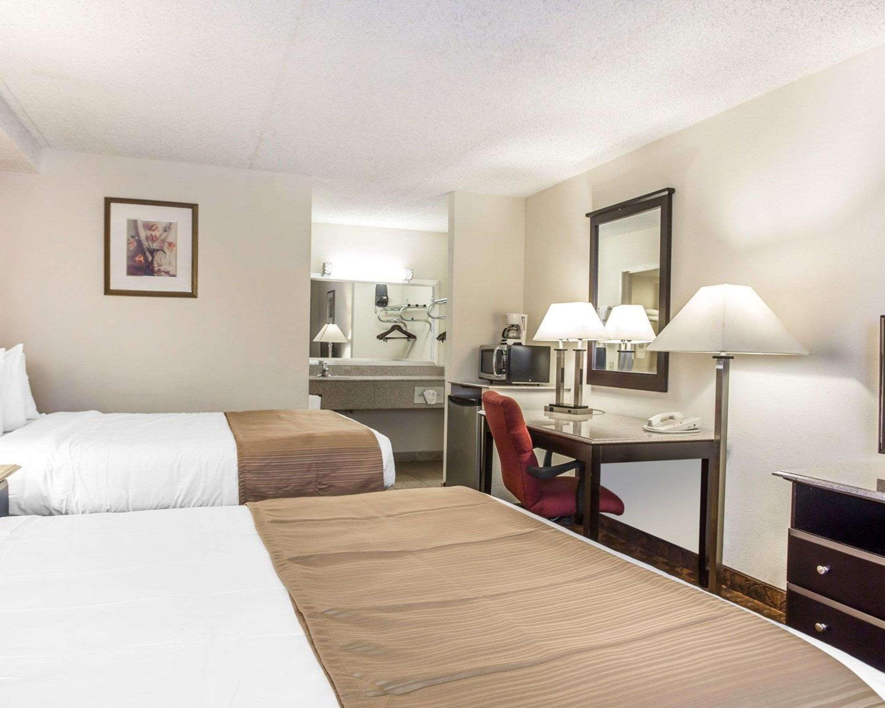 Quality Inn&Suites Coliseum Greensboro Extérieur photo