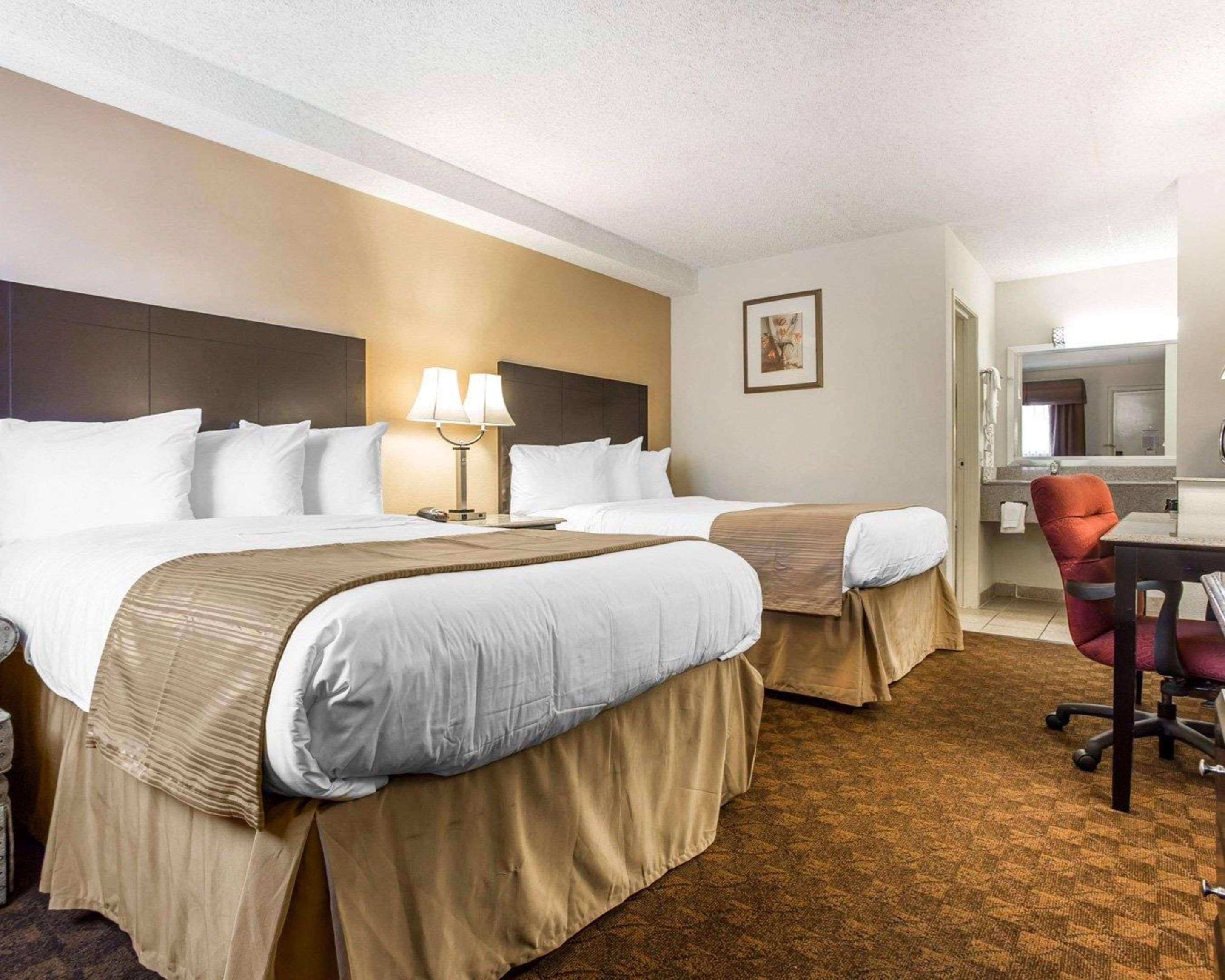 Quality Inn&Suites Coliseum Greensboro Extérieur photo