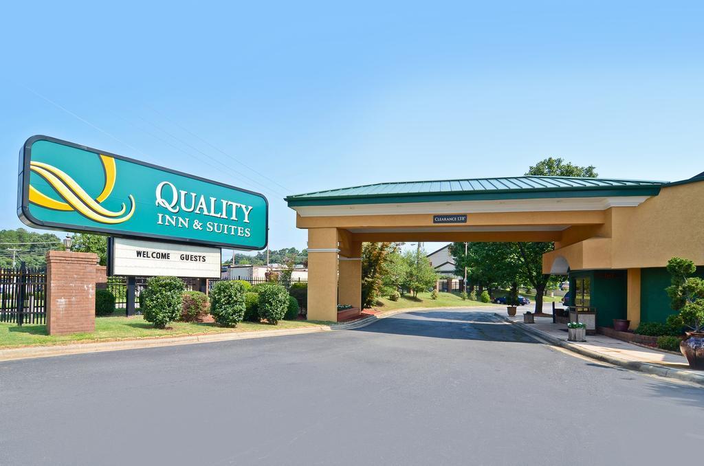 Quality Inn&Suites Coliseum Greensboro Extérieur photo
