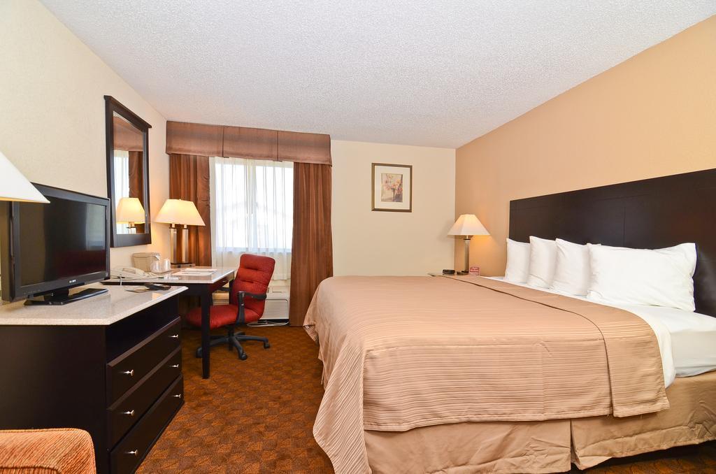 Quality Inn&Suites Coliseum Greensboro Extérieur photo