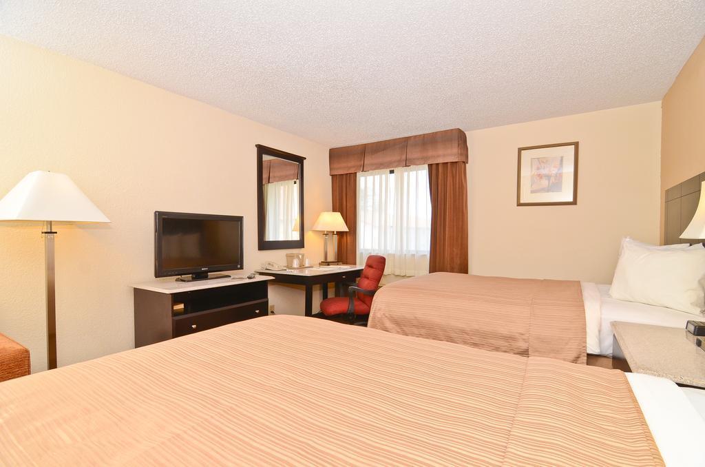Quality Inn&Suites Coliseum Greensboro Extérieur photo