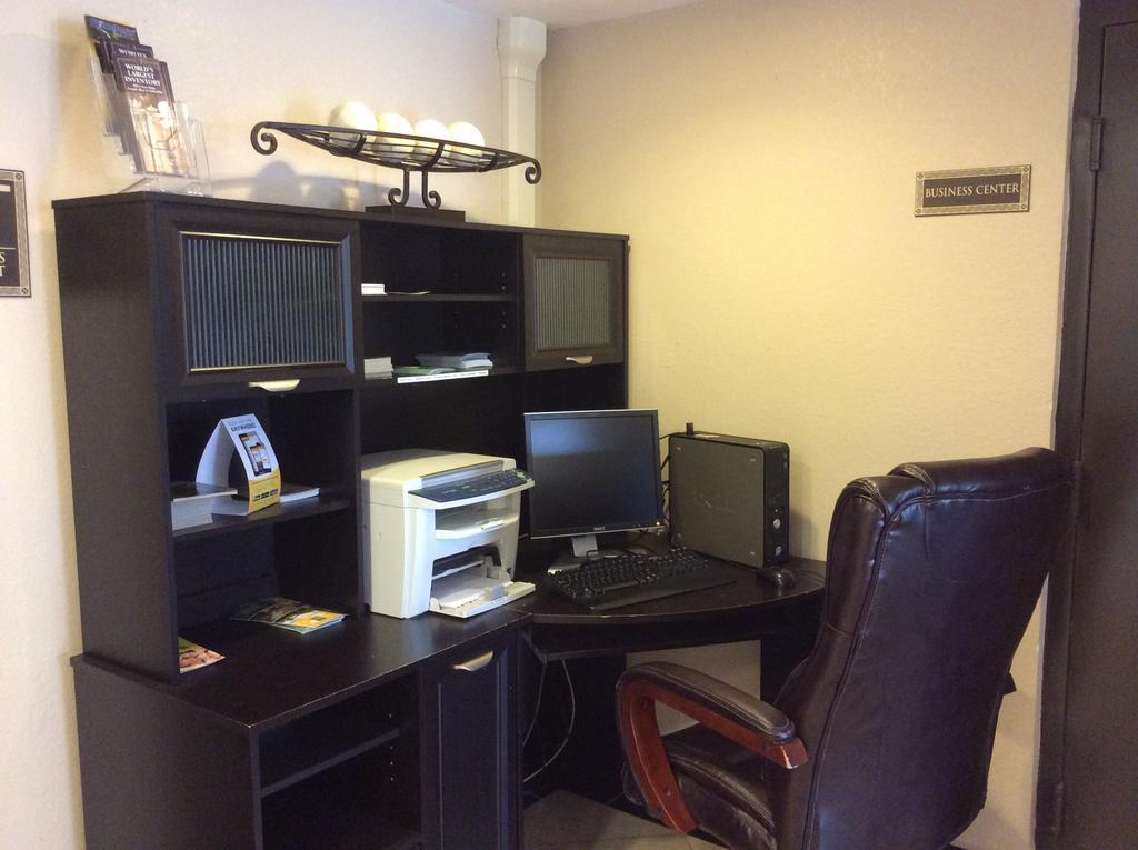 Quality Inn&Suites Coliseum Greensboro Extérieur photo
