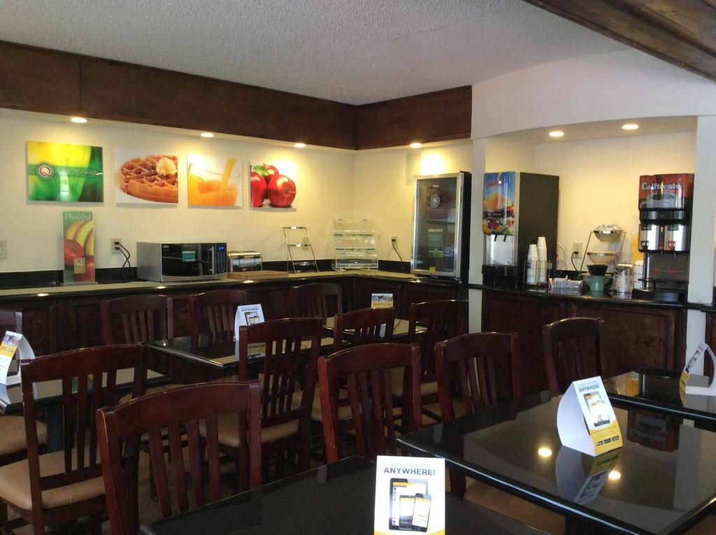 Quality Inn&Suites Coliseum Greensboro Extérieur photo