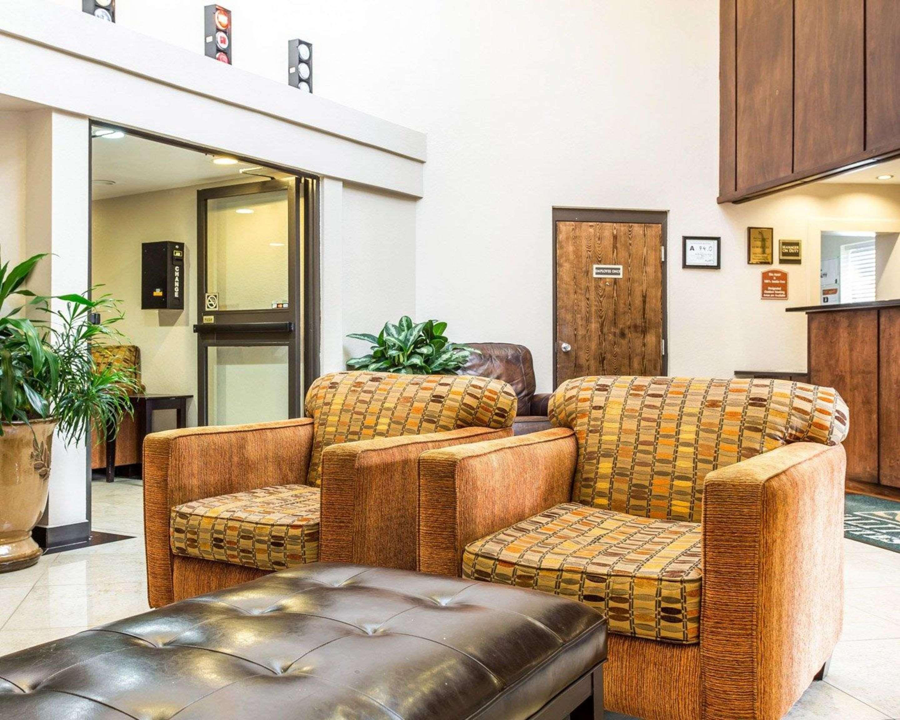 Quality Inn&Suites Coliseum Greensboro Extérieur photo
