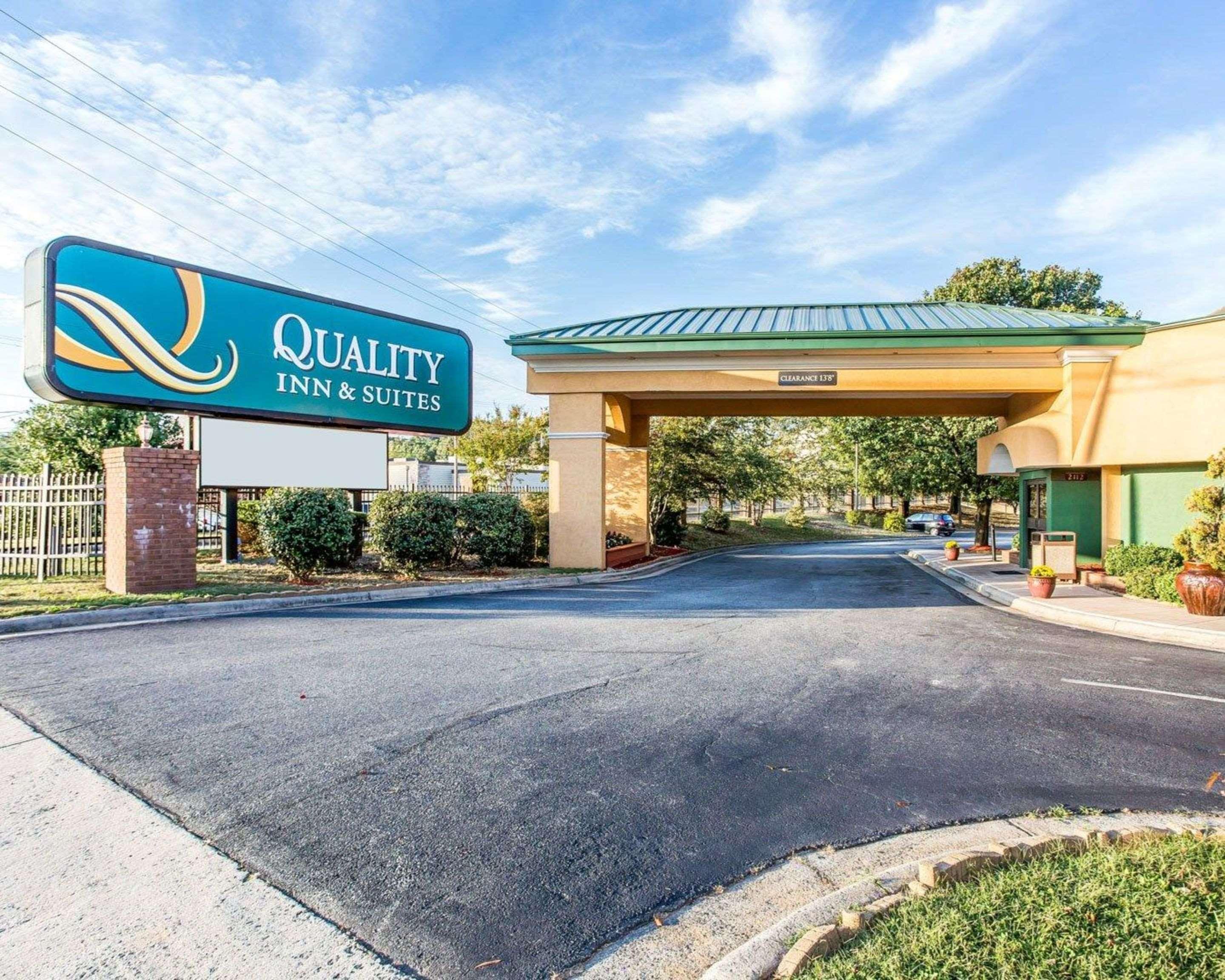 Quality Inn&Suites Coliseum Greensboro Extérieur photo