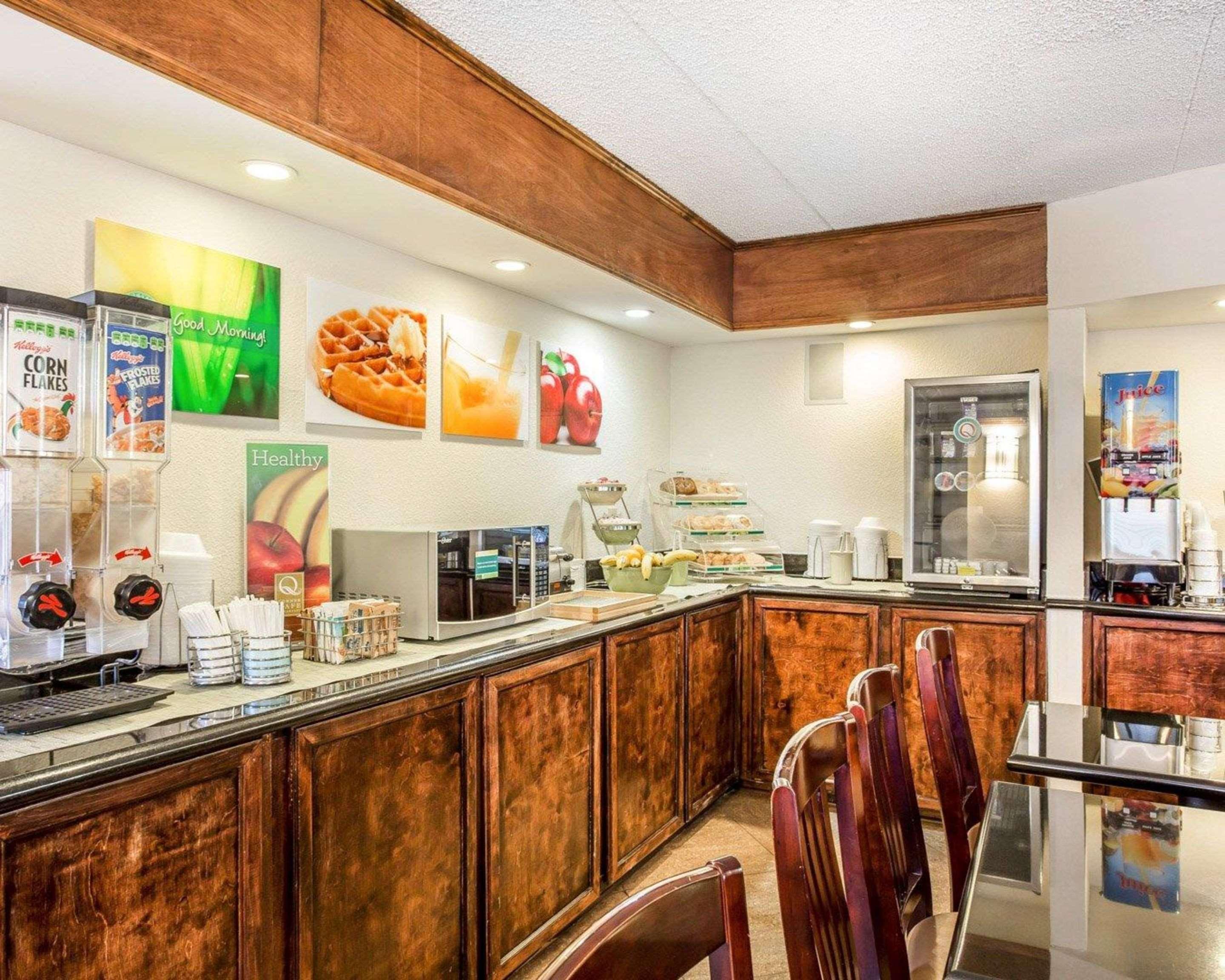 Quality Inn&Suites Coliseum Greensboro Extérieur photo