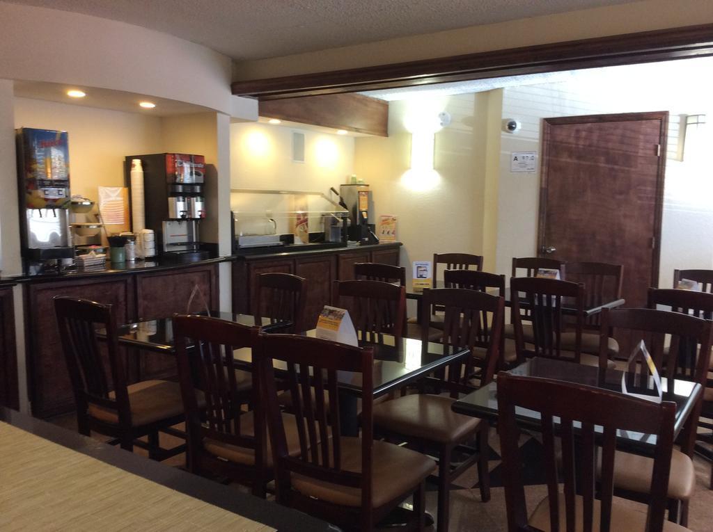Quality Inn&Suites Coliseum Greensboro Extérieur photo