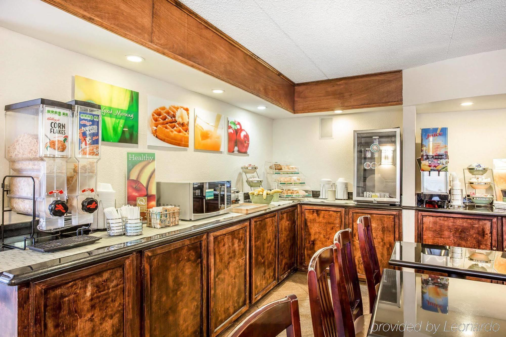 Quality Inn&Suites Coliseum Greensboro Extérieur photo