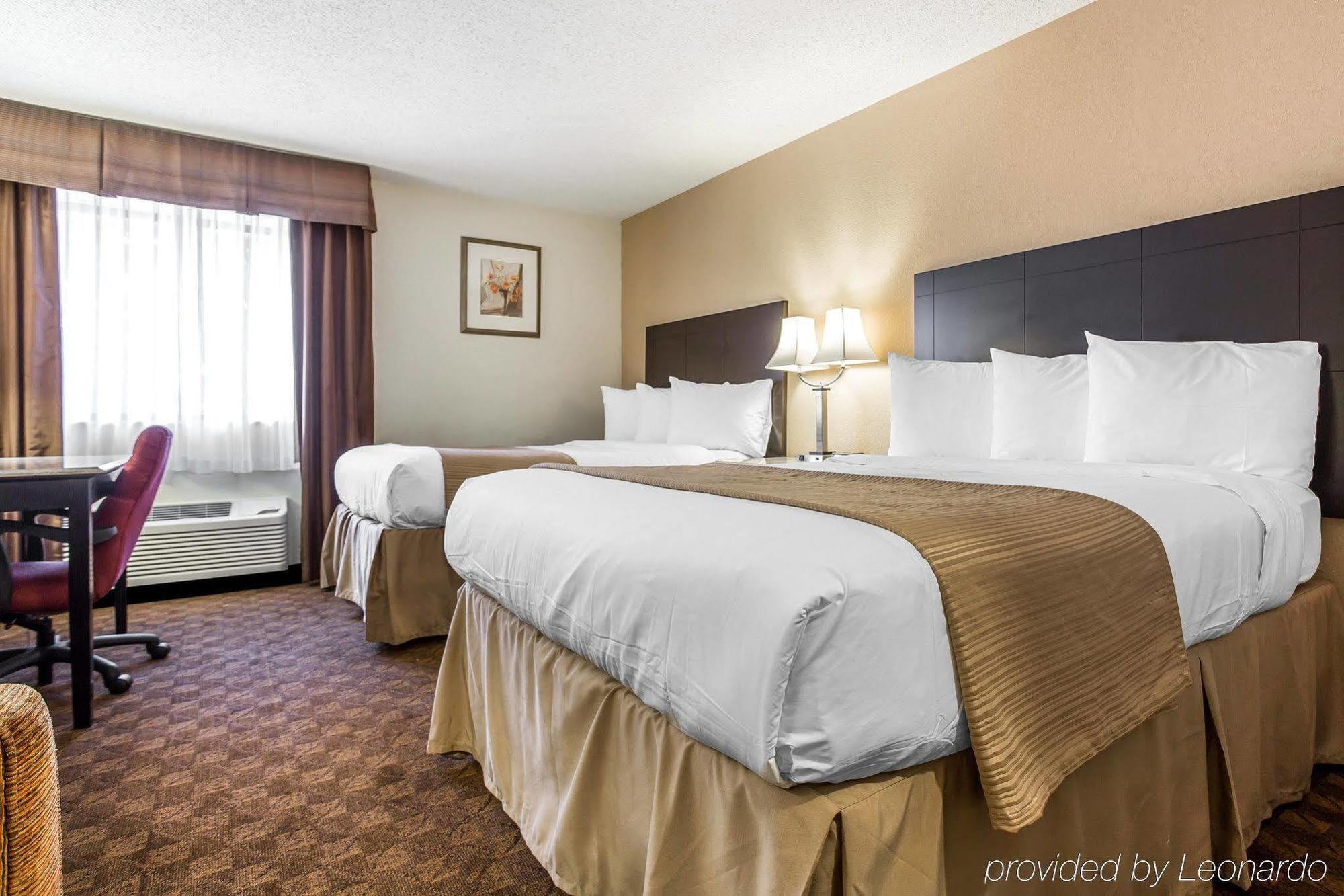 Quality Inn&Suites Coliseum Greensboro Extérieur photo