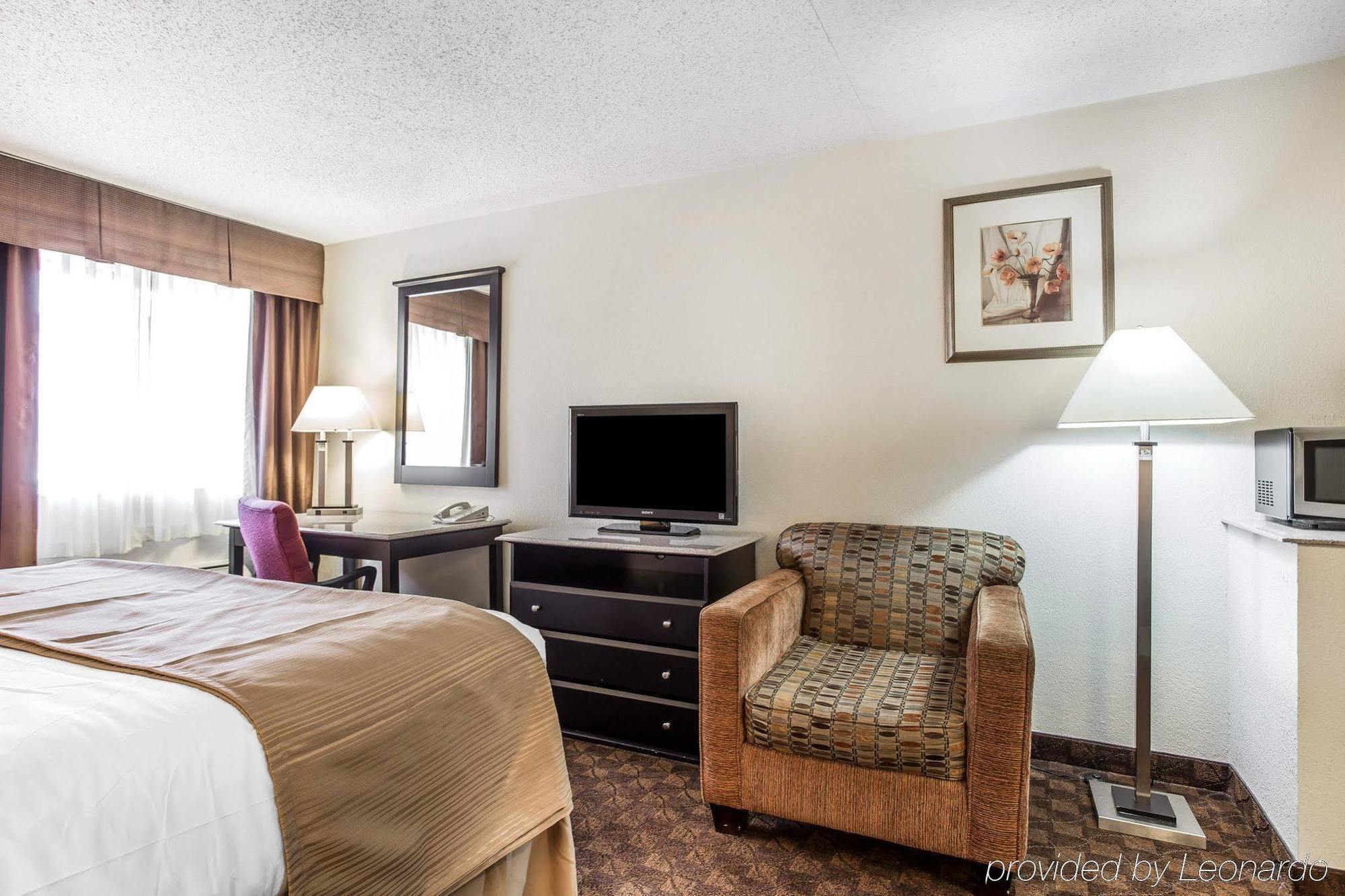 Quality Inn&Suites Coliseum Greensboro Extérieur photo