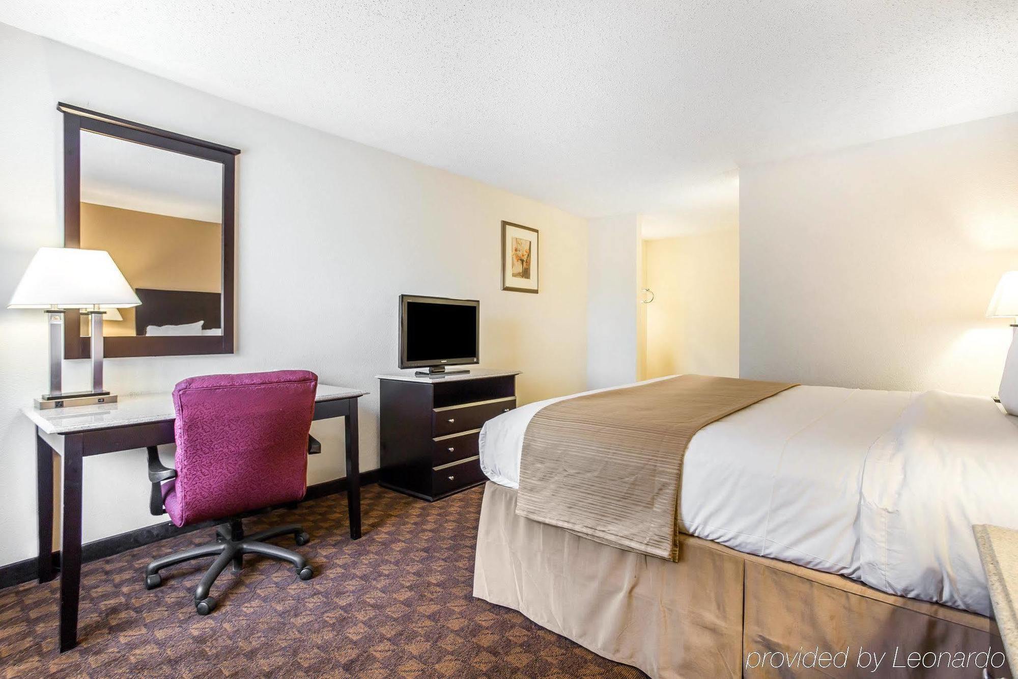 Quality Inn&Suites Coliseum Greensboro Extérieur photo