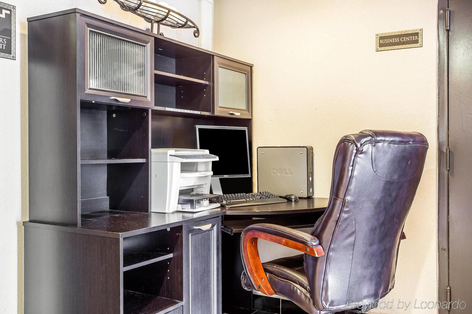 Quality Inn&Suites Coliseum Greensboro Extérieur photo