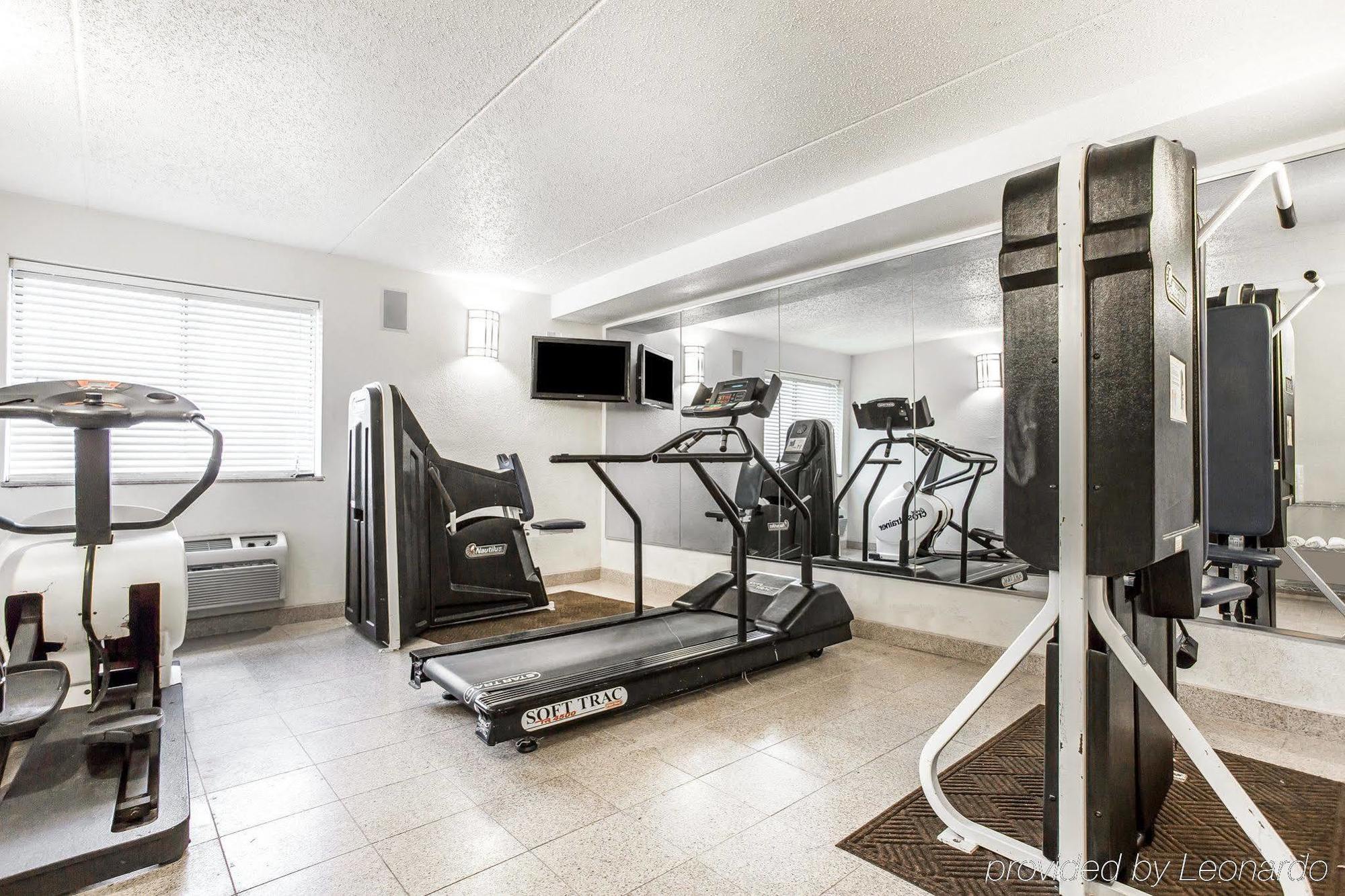 Quality Inn&Suites Coliseum Greensboro Extérieur photo