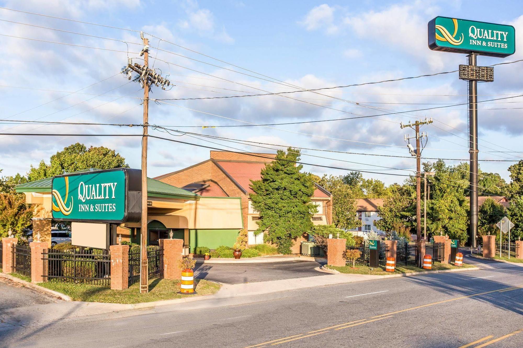 Quality Inn&Suites Coliseum Greensboro Extérieur photo