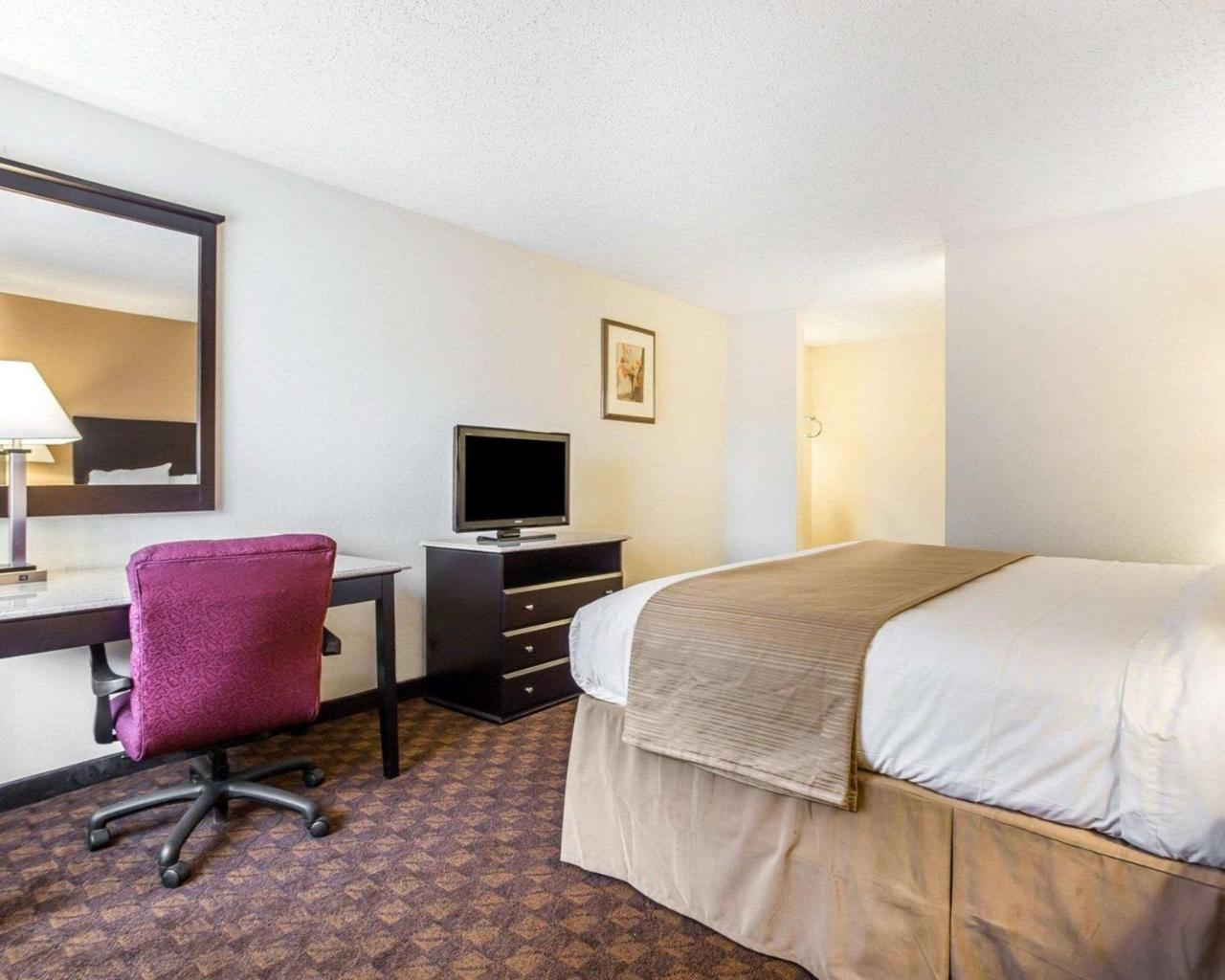Quality Inn&Suites Coliseum Greensboro Extérieur photo