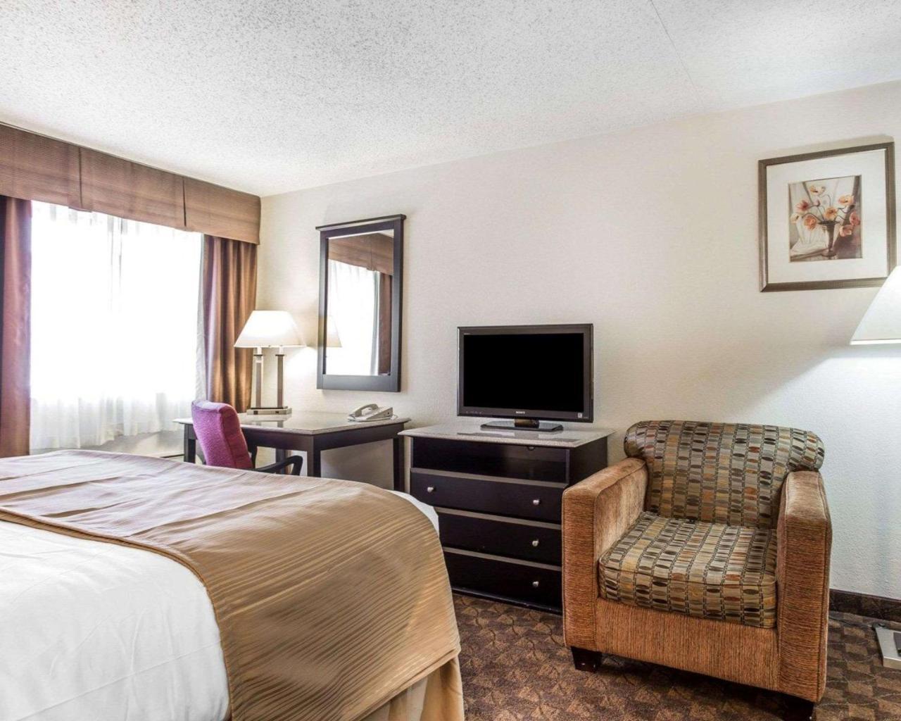 Quality Inn&Suites Coliseum Greensboro Extérieur photo