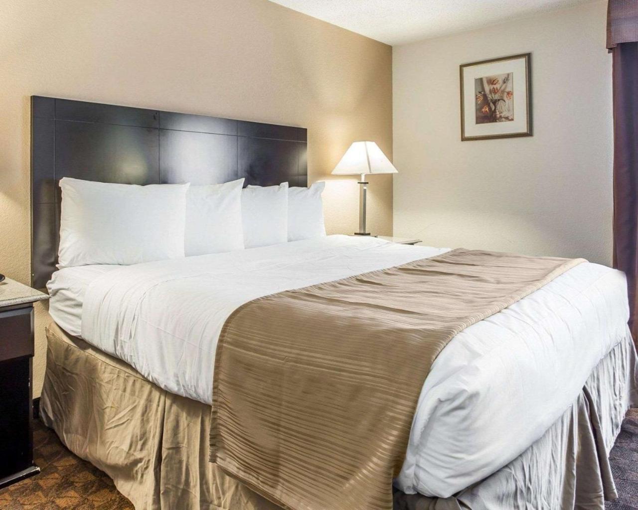 Quality Inn&Suites Coliseum Greensboro Extérieur photo