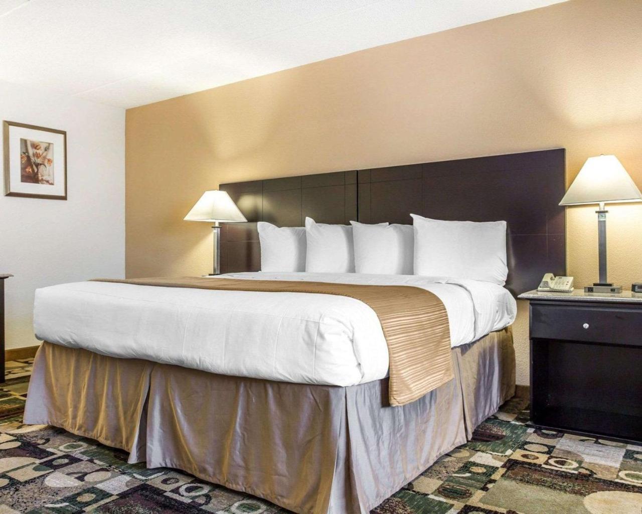 Quality Inn&Suites Coliseum Greensboro Extérieur photo